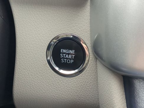 Used 2019 Toyota Highlander SE image 21