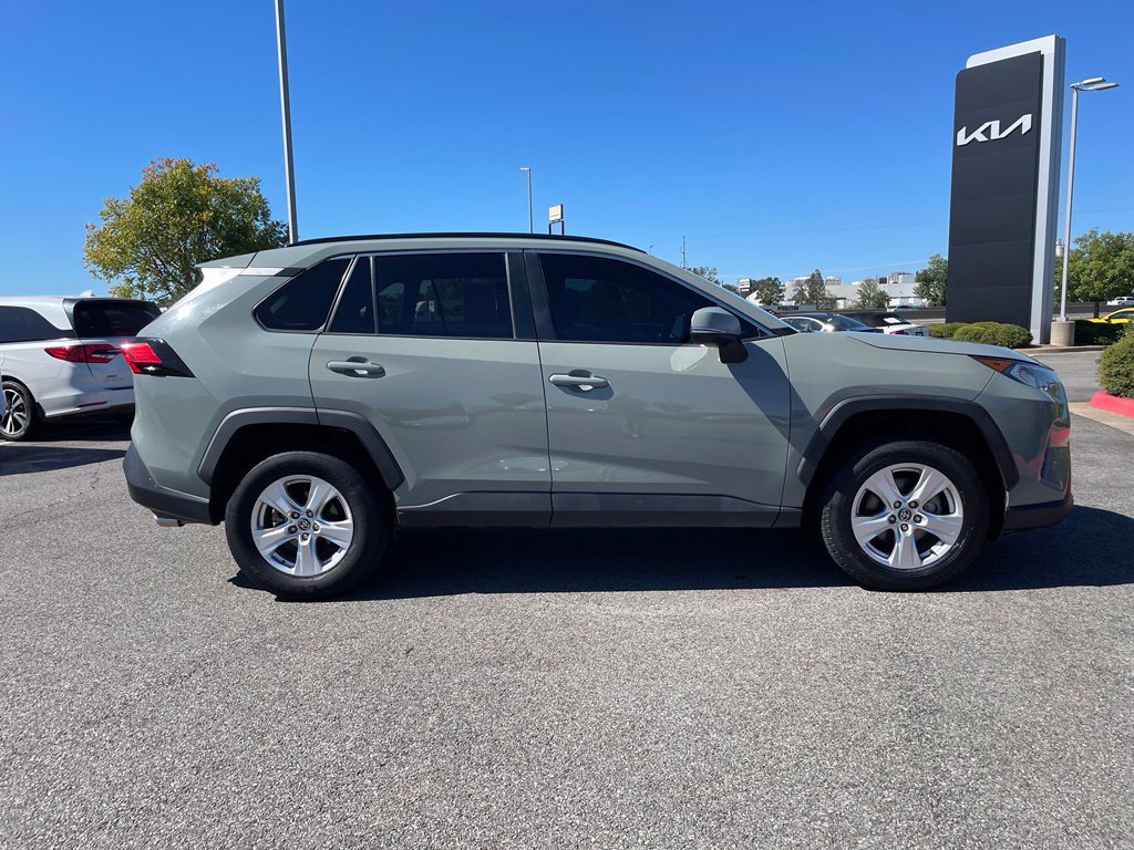 Used 2021 Toyota RAV4 XLE AWD/4WD image 9