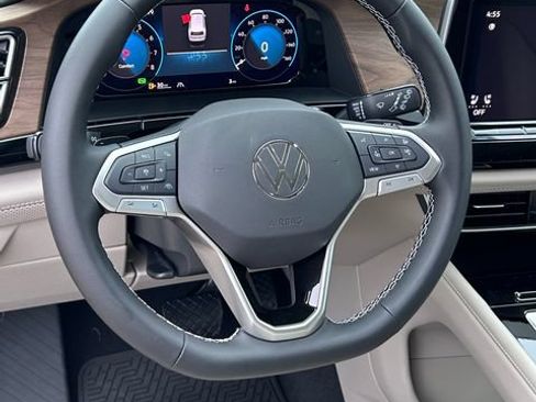 New 2026 Volkswagen Atlas SE FWD image 8