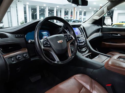 Used 2020 Cadillac Escalade Premium Luxury w/ Escalade Sport Edition image 7