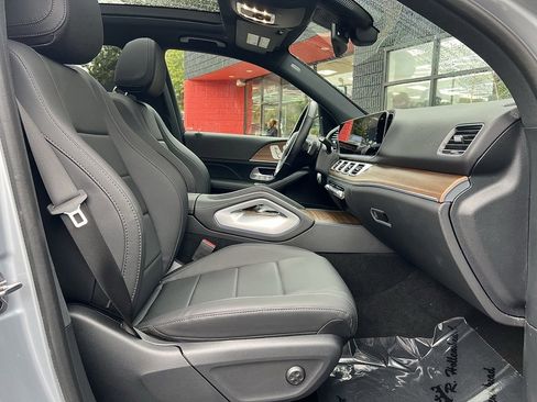 Used 2025 Mercedes-Benz GLE 350 4MATIC w/ Winter Package image 30