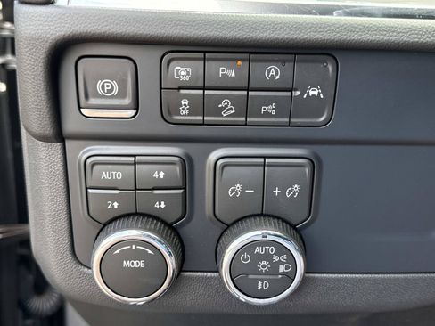 Used 2026 Chevrolet Tahoe Z71 w/ Comfort Package AWD/4WD image 30