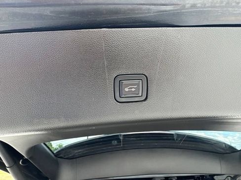 Used 2021 Chevrolet Traverse RS FWD image 23