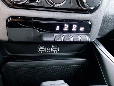 Used 2025 RAM 1500 Big Horn AWD/4WD image 25