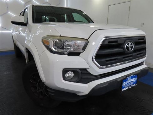 Used 2017 Toyota Tacoma SR5 w/ Tow Package image 4