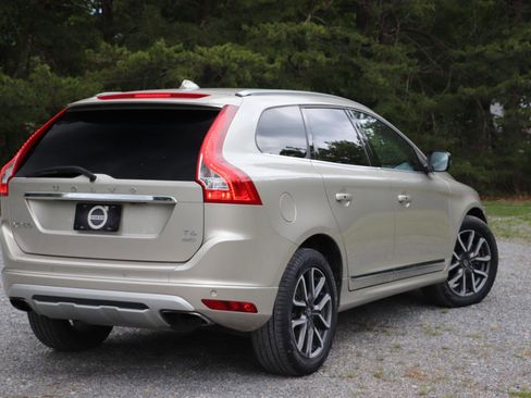 Used 2017 Volvo XC60 T6 Dynamic w/ Preferred Option Package AWD/4WD image 3