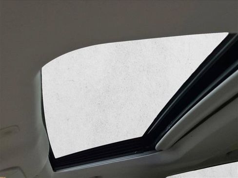 Used 2024 Toyota Highlander XLE FWD image 14