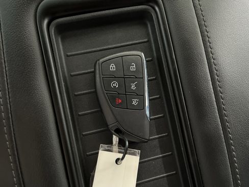 Used 2024 Chevrolet Suburban LT w/ Luxury Package RWD image 31