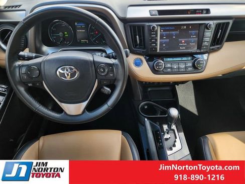 Used 2018 Toyota RAV4 Limited image 30