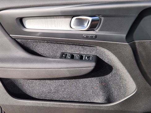 Used 2025 Volvo XC40 B5 Core w/ Protection Package Premier image 30