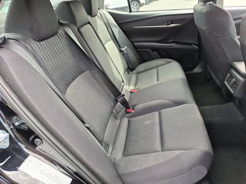 Used 2025 Toyota Camry Hybrid FWD image 30
