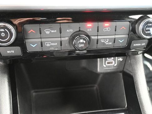 Used 2025 Jeep Compass Limited AWD/4WD image 33