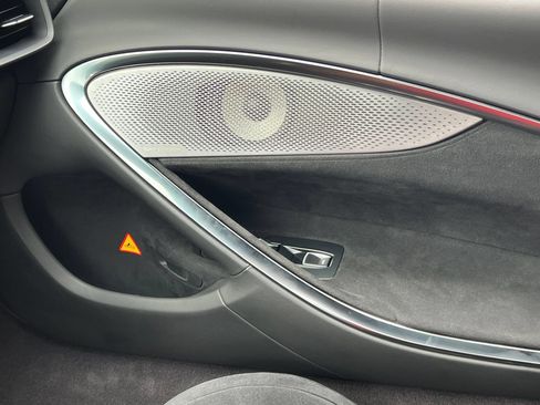 Used 2023 McLaren Artura RWD image 33