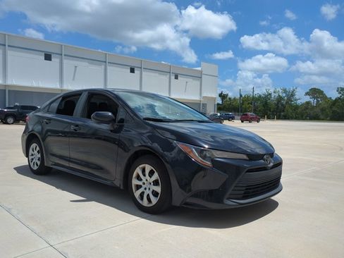 Used 2023 Toyota Corolla LE FWD image 3
