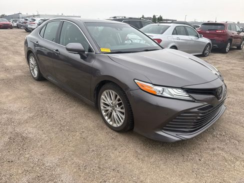 Used 2018 Toyota Camry XLE w/ Driver Assist Package FWD image 4