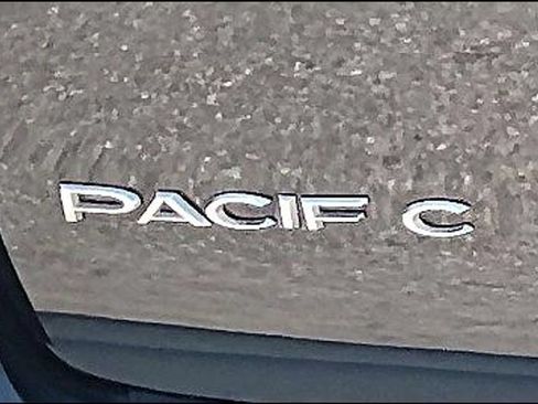 Used 2023 Chrysler Pacifica Touring-L FWD image 24