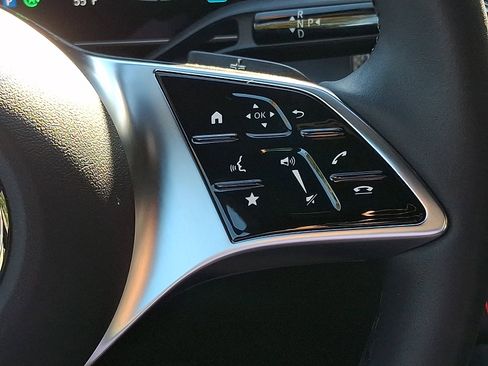 Used 2025 Mercedes-Benz GLC 300 4MATIC image 23