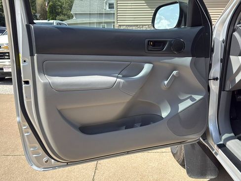 Used 2012 Toyota Tacoma 4x4 Regular Cab image 7