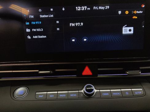 Used 2025 Hyundai Elantra SEL FWD image 25