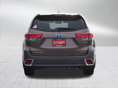 Used 2017 Toyota Highlander Limited Platinum image 6