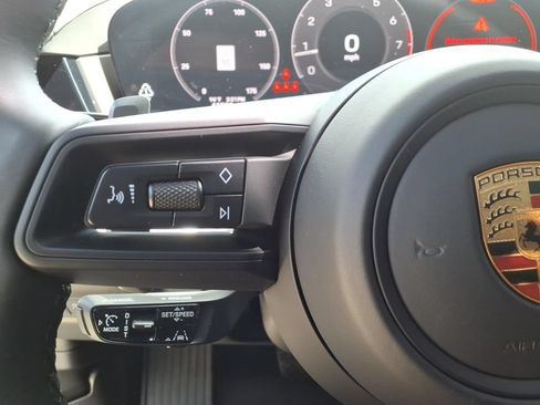 Used 2024 Porsche Cayenne AWD/4WD image 23