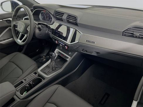 New 2025 Audi Q3 2.0T Premium image 27