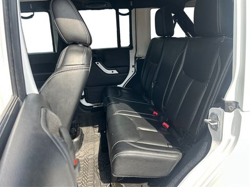 Used 2014 Jeep Wrangler Unlimited Sahara w/ Dual Top Group AWD/4WD image 40