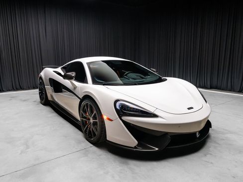 Used 2016 McLaren 570S Coupe RWD image 12