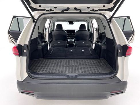 Used 2024 Toyota Grand Highlander AWD image 29