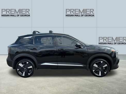 Used 2025 Nissan Kicks SR image 4