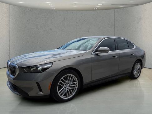 Used 2024 BMW 530i xDrive w/ Premium Package AWD/4WD image 10