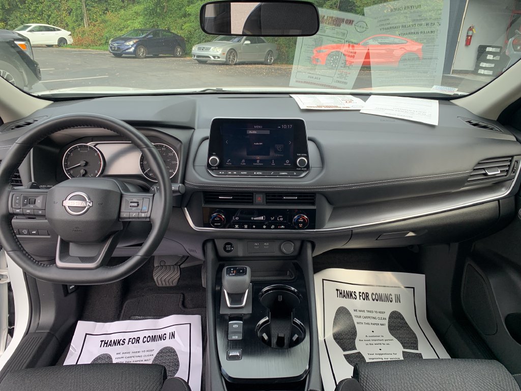 Certified 2025 Nissan Rogue SV FWD image 20