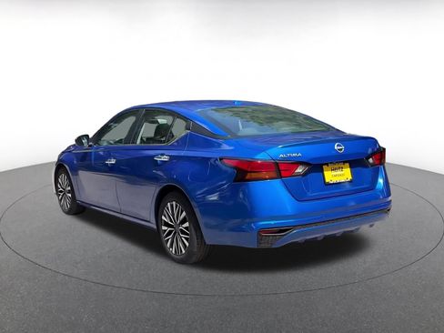 Used 2025 Nissan Altima 2.5 SV FWD image 11