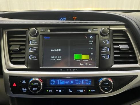 Certified 2018 Toyota Highlander Plus AWD/4WD image 21