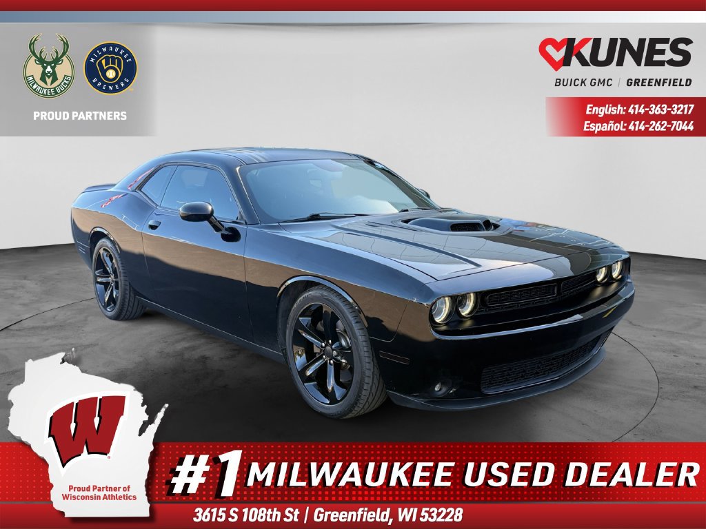 Used 2017 Dodge Challenger R/T RWD image 1