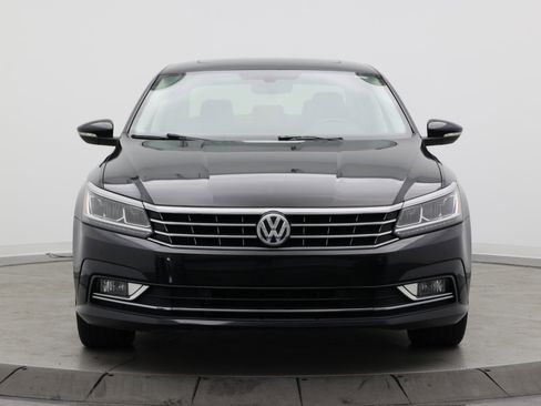 Used 2017 Volkswagen Passat 1.8T SE FWD image 2