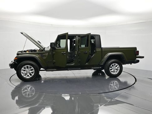 Used 2023 Jeep Gladiator Sport AWD/4WD image 47