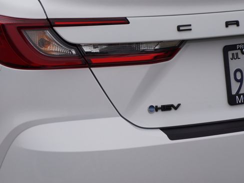 Used 2025 Toyota Camry SE image 9