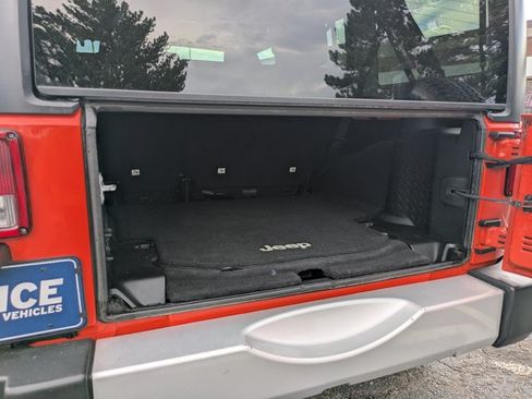 Used 2015 Jeep Wrangler Unlimited Sahara w/ Connectivity Group AWD/4WD image 6