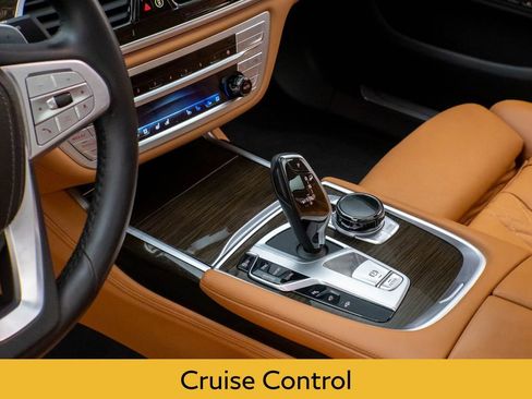 Used 2022 BMW 750i xDrive w/ Executive Package image 11