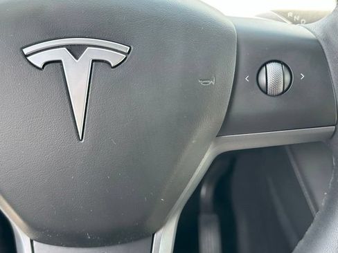 Used 2023 Tesla Model Y Long Range AWD/4WD image 17