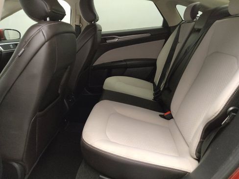 Used 2019 Ford Fusion SE w/ Equipment Group 151A image 18