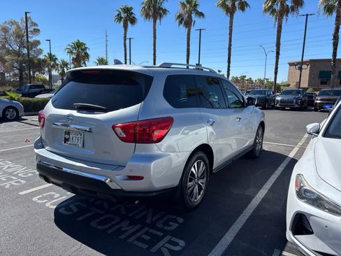 Used 2020 Nissan Pathfinder SV FWD image 2