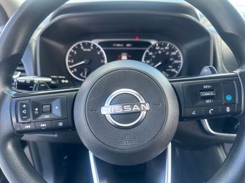 Used 2024 Nissan Rogue SV image 30