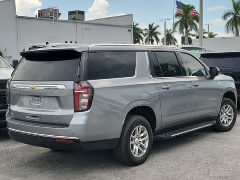 Used 2024 Chevrolet Suburban LT RWD image 2