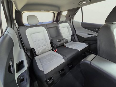 Used 2018 Chevrolet Equinox LT image 8