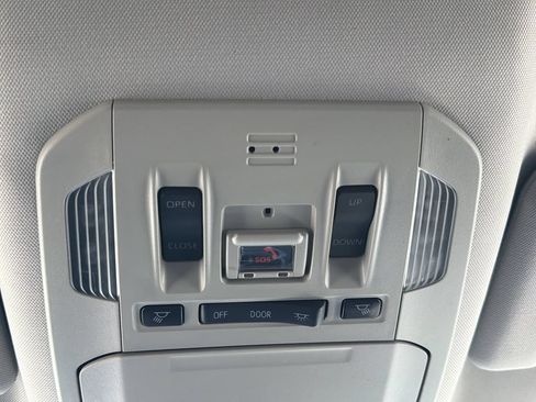 Used 2021 Toyota Highlander XLE AWD/4WD image 26