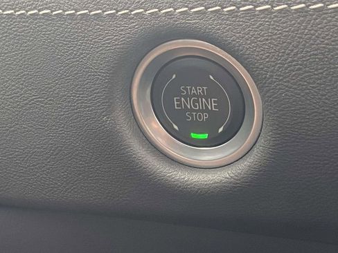 Certified 2025 Cadillac Escalade ESV Premium Luxury w/ LPO, Radiant Package AWD/4WD image 30