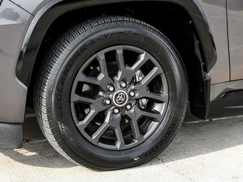 Used 2023 Toyota Sequoia Platinum image 65