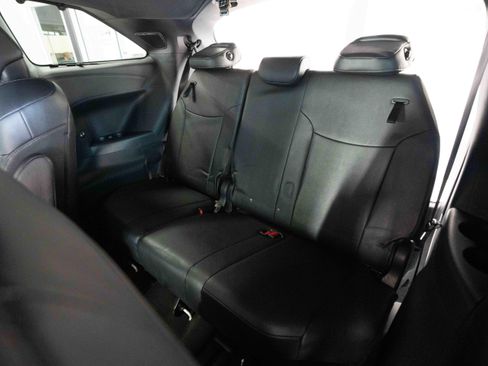 Used 2025 Toyota Sienna Platinum AWD/4WD image 19